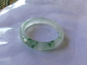 氷翡翠（ヒスイ）バングル