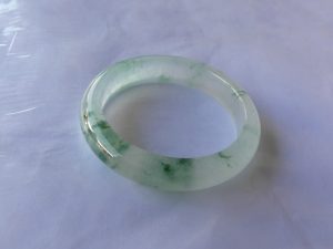 氷翡翠(ヒスイ)バングル