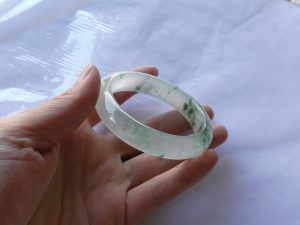 氷翡翠（ヒスイ）バングル