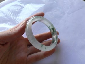 氷翡翠（ヒスイ）バングル