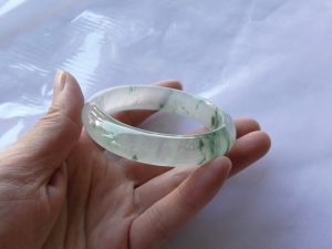 氷翡翠（ヒスイ）バングル