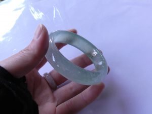 氷翡翠バングル