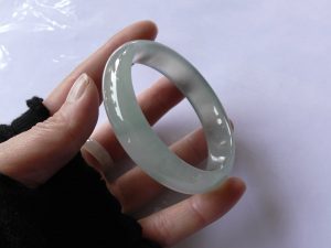 氷翡翠バングル