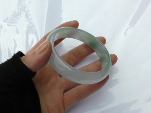 氷翡翠バングル