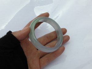 氷翡翠バングル