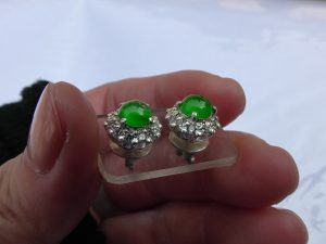 蛍光翡翠ピアス