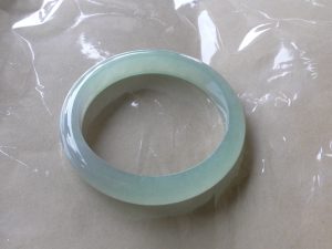 氷翡翠バングル