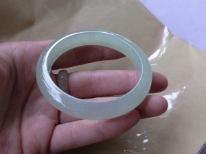 氷翡翠バングル