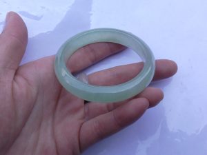 氷翡翠バングル