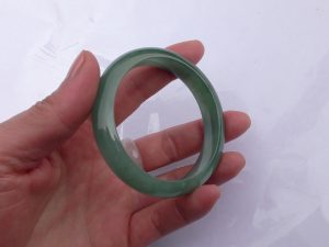 本翡翠バングル