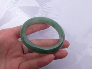 本翡翠バングル