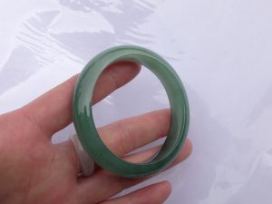 本翡翠バングル