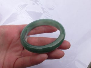 本翡翠バングル
