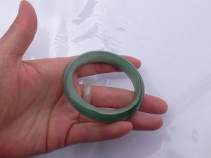 本翡翠バングル