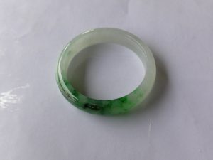 本翡翠バングル