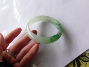 本翡翠バングル