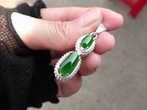 ろうかん翡翠ペンダント