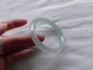 氷翡翠バングル