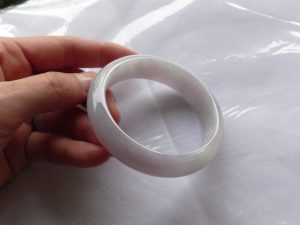 ラベンダー翡翠バングル