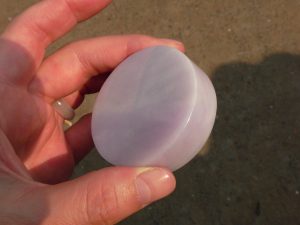 ラベンダー翡翠原石