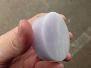 ラベンダー翡翠原石