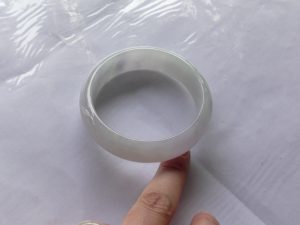 ラベンダー翡翠バングル