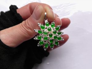 ろうかん翡翠ペンダント　放射線上のアリアーデ