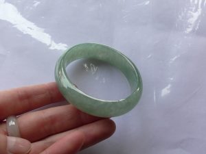 楕円形翡翠バングル