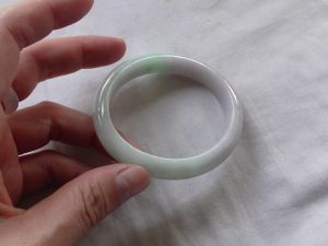 たまご型翡翠バングル