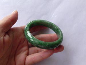 本翡翠バングル