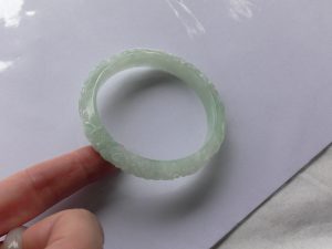 氷翡翠彫刻バングル