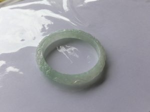 氷翡翠彫刻バングル