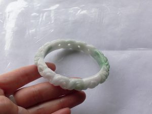 彫刻翡翠バングル