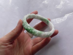 彫刻翡翠バングル