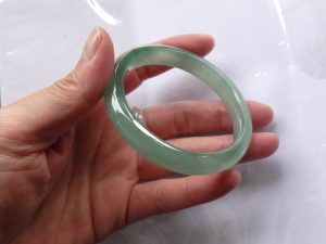 氷翡翠バングル