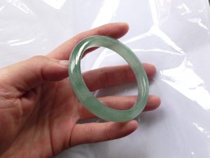 氷翡翠バングル