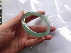 氷翡翠バングル