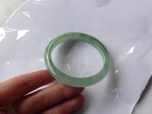 氷翡翠バングル