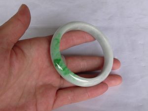 翡翠バングル