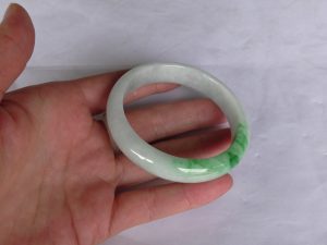 翡翠バングル