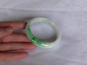 翡翠バングル