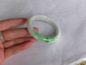 翡翠バングル