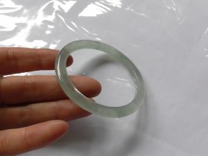 氷翡翠バングル