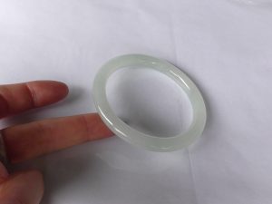 白氷翡翠バングル　白い恋人