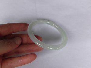 白氷翡翠バングル