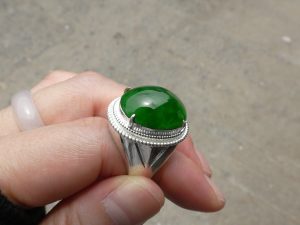 ろうかん翡翠ルース