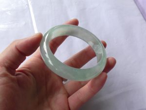 氷翡翠バングル