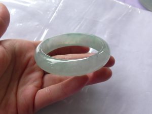 氷翡翠バングル