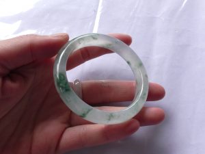 氷翡翠バングル
