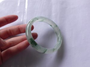 氷翡翠バングル